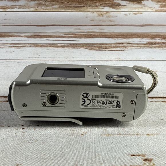 HP Photosmart E317 Digital Camera 5MP Silver Compact Vintage 2000s USB LCD Flash - Picture 4 of 4